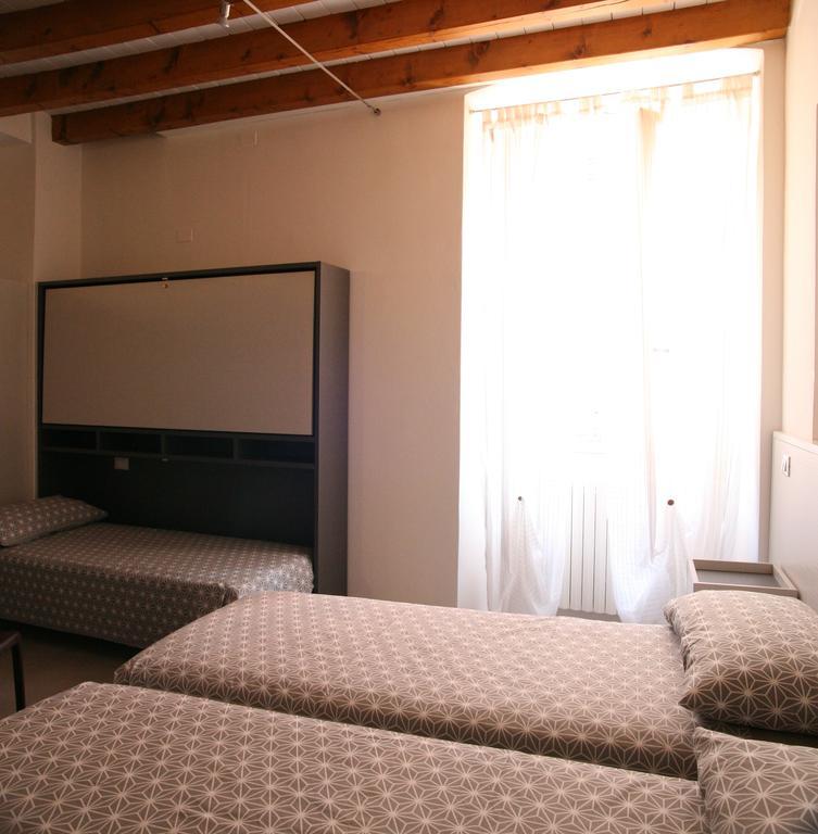 Ostello Locanda Degli Acrobati Брешія Номер фото